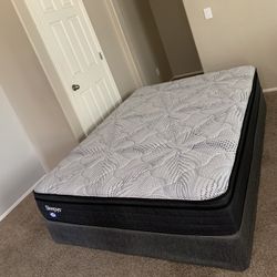 QUEEN SLEEPYS SEALY MATTRESS AND FREE BOX SPRING