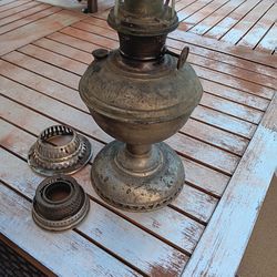 Here we have an antique Daylite Chicago Oil Lamp 