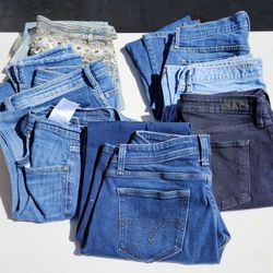 7 Pair Lot of Women's Blue Jeans
