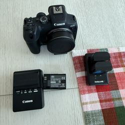 Canon R7 With Adapter and 4 Battery’s