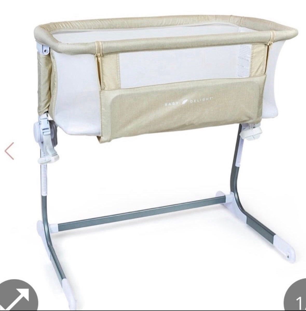 Baby Delight Beside Me Dreamer Bassinet Bedside Sleeper Position