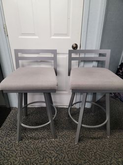 Swivel bar stools