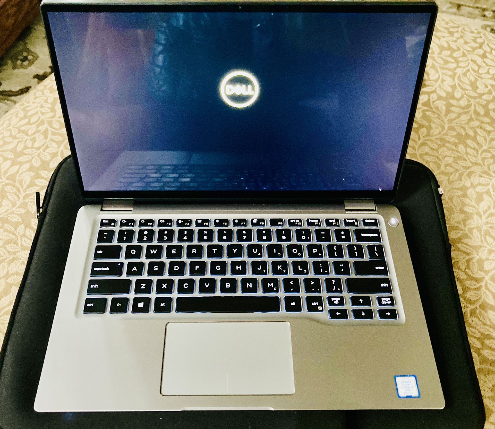 Like New!! -$3,000 Dell latitude 7400 2 In 1 With Docking station