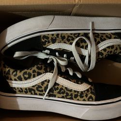 VANS Girls Size 5.5 - Only Worn One Time - Like NEW