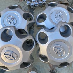Toyota Tundra Hub Cap