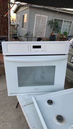 Frigidaire 30” electric built in oven