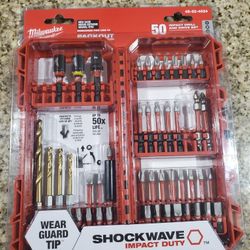 Milwaukee Impact Drill Driver Set 