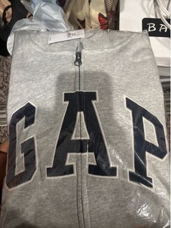 Gap sweater