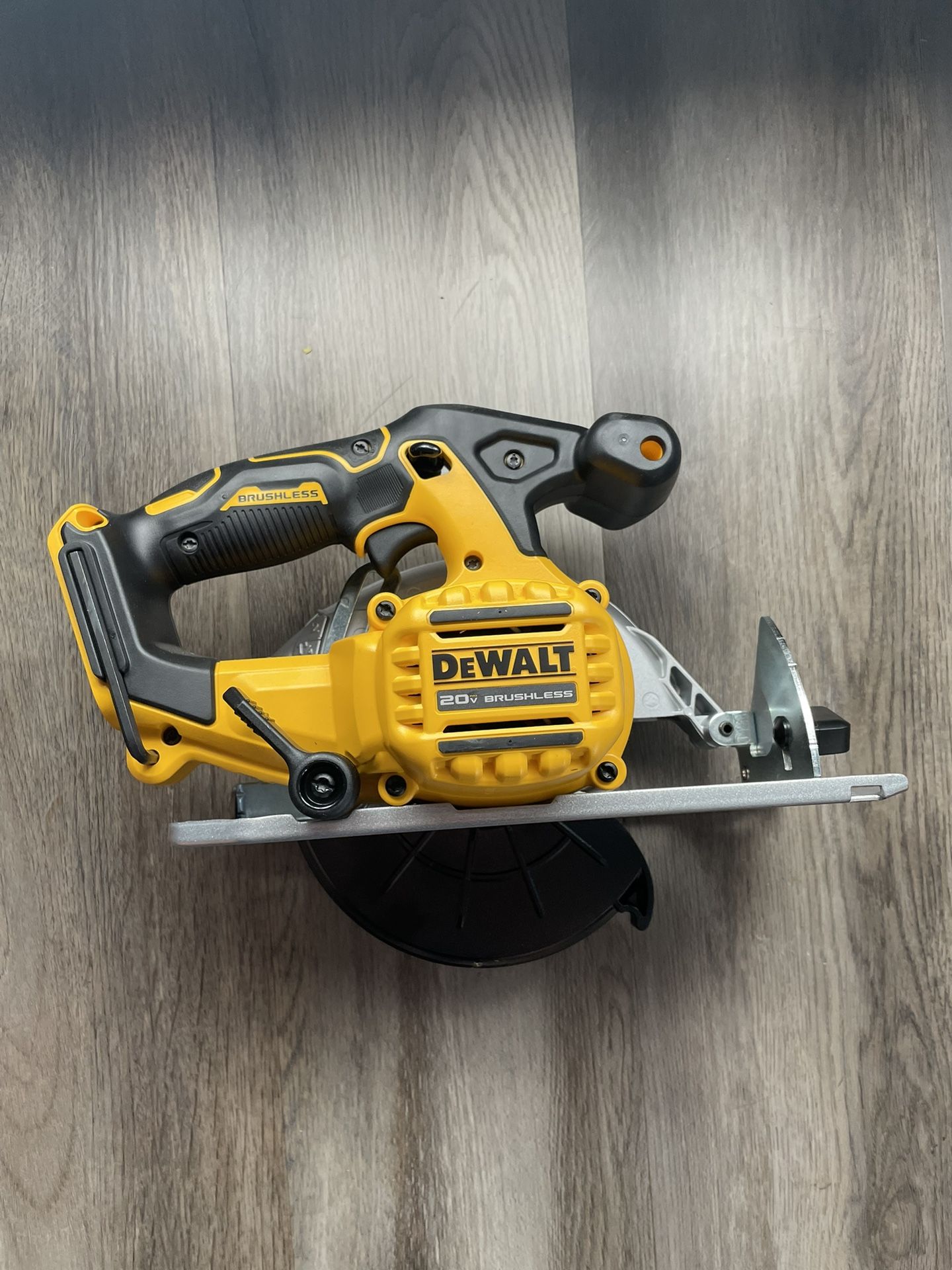 20V MAX CIRCULAR SAW