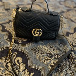 AUTHENTIC GUCCI TOPHANDLE 
