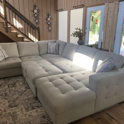 Rooms To Go - Sectional 