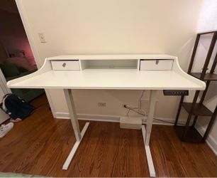 Electric standing desk