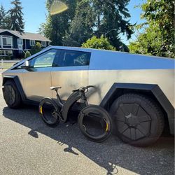 Revoo Electric Bike Founder Edition 