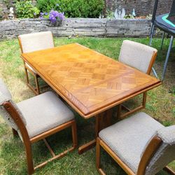 Dining Table With 4 Cushioned Chairs 