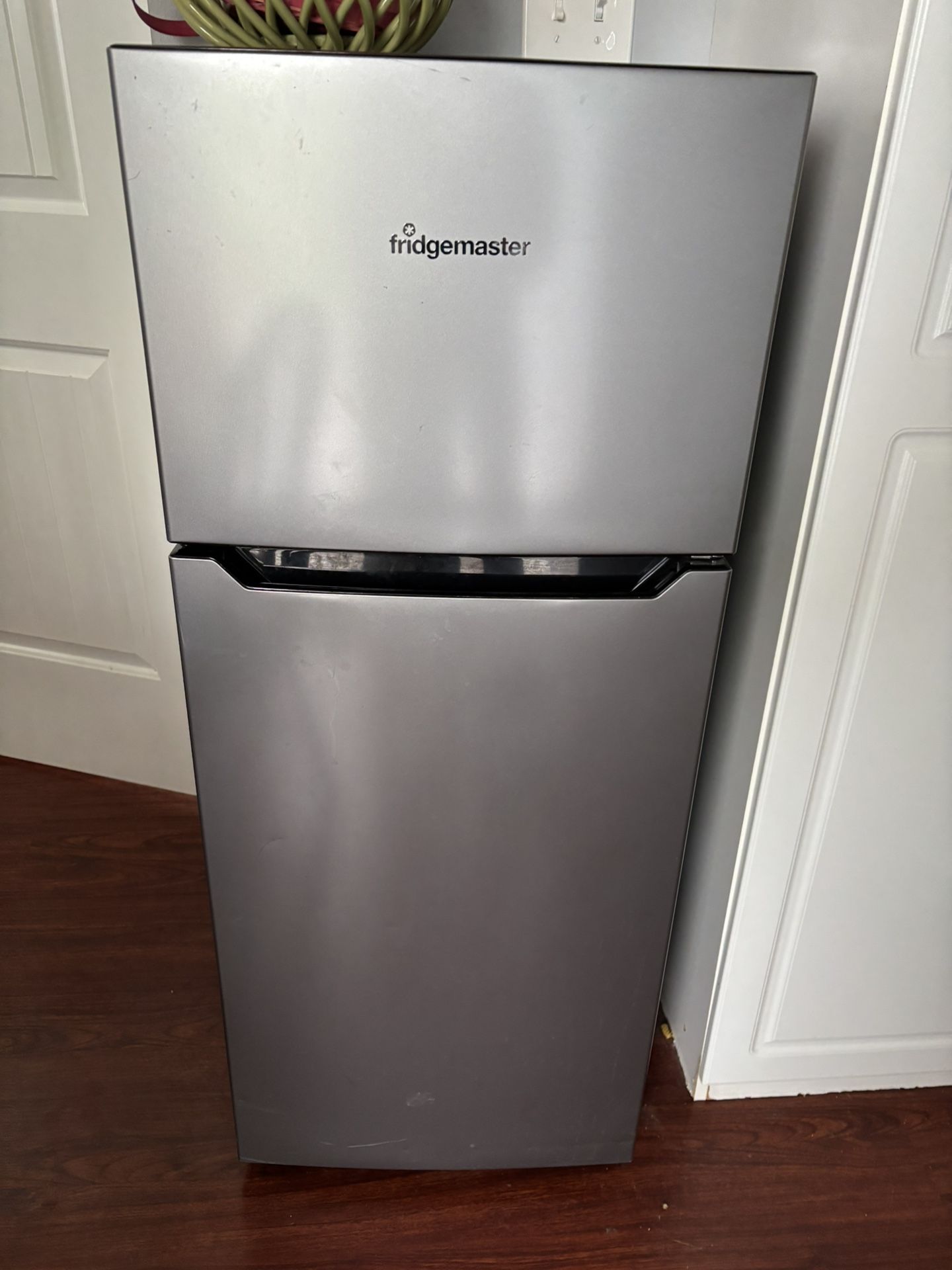 Mini fridge 