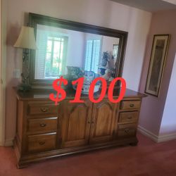 Dresser With Mirror 