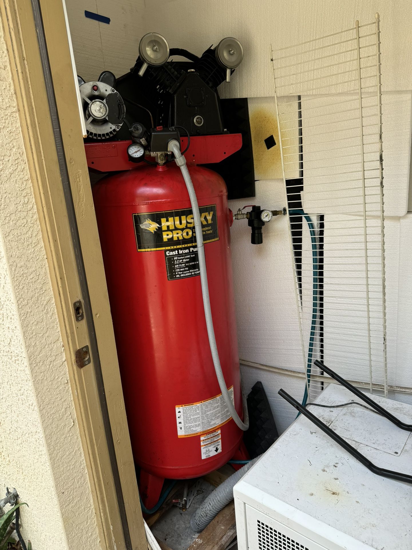 60 Gallon Husky Air Compressor 135 Psi Red