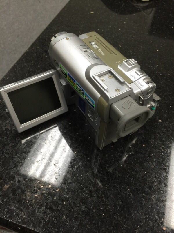 Samsung SCD33 digital camcorder