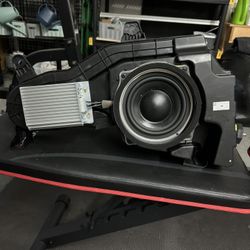 Ford Bronco Subwoofer & Amp