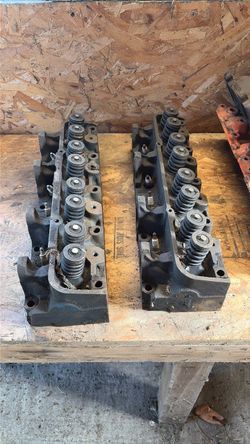 1966–1967 set cast-iron Ford 390 FE  heads C6AE