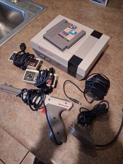 Nintendo NES system complete with all hookups zapper gun and game $95 pick up in Glendale tested and works perfectly