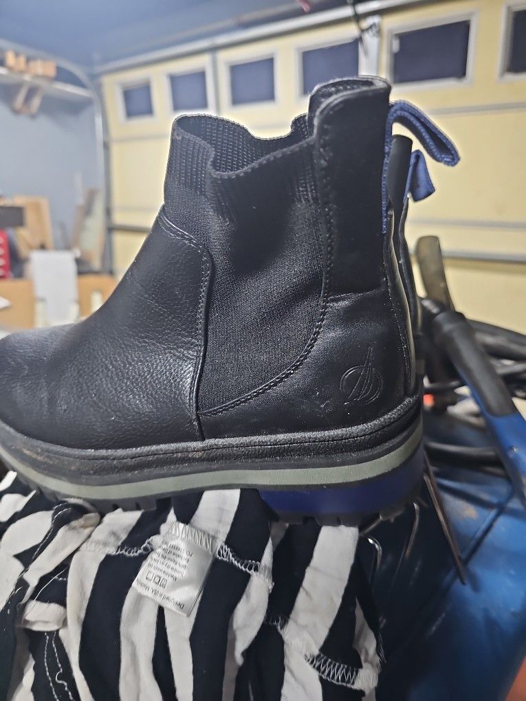 free black boots