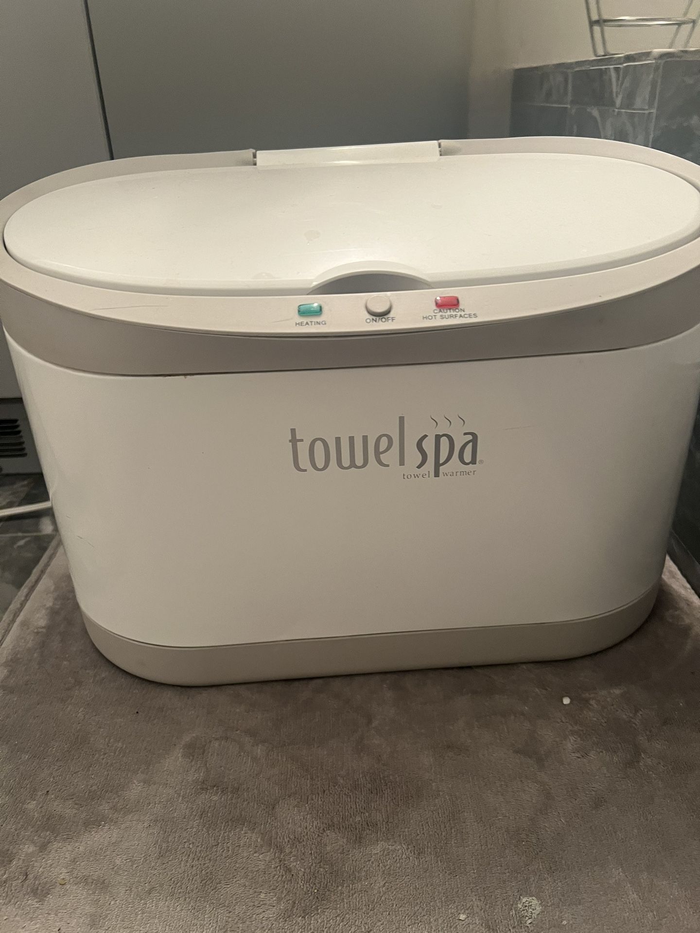 Brookstone Innovation Large Towel Spa - Towel Blanket u0026 Robe Warmer  TSK-5202MM for Sale in Bloomfield Hills, MI - OfferUp