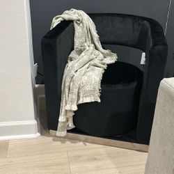 New Accent Chair Beautiful Black Velvet Excellent