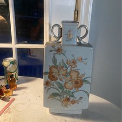 Vintage Andrea By Sadak Urn