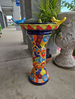 Fuente pajarera ($135)tel (contact info removed)