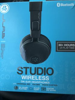 scull candy headphones wit box
