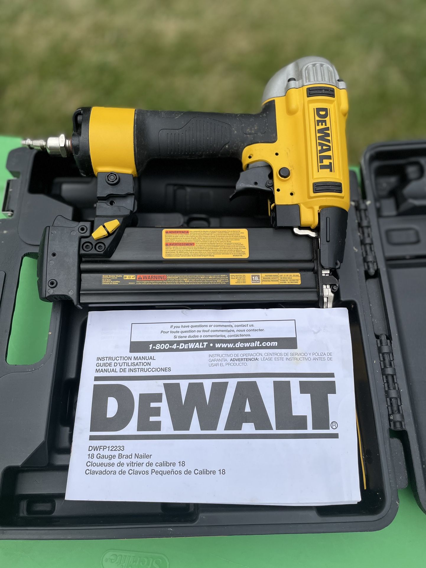 De Walt New 18 Gauge Brad Nailer