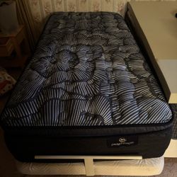 Serta Medium Pillow Top Mattress Twin XL