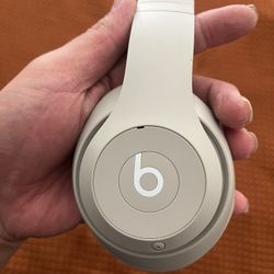 Beats Studio Pro 