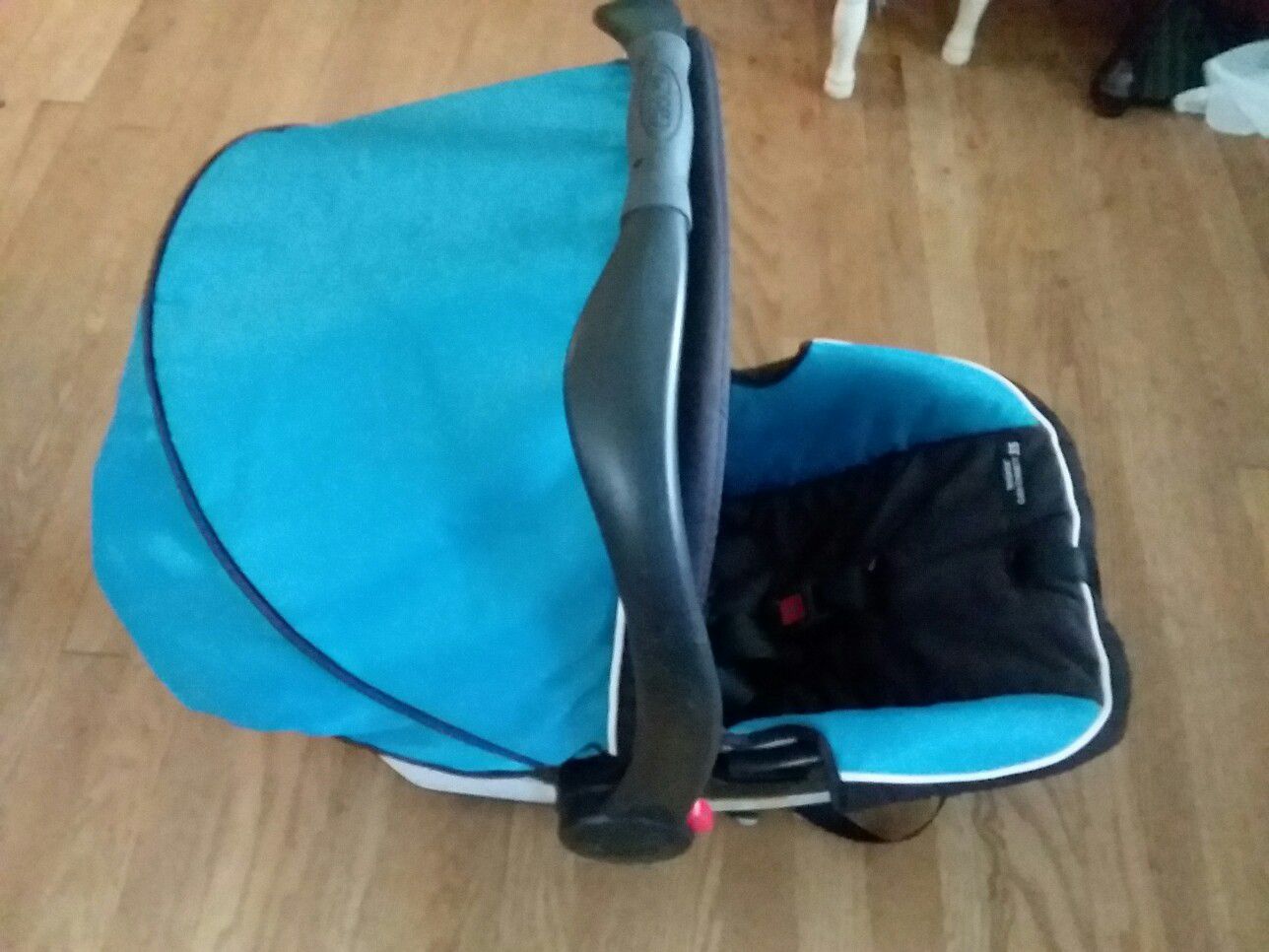 Graco Snugride Click Connect 35 Infant Car Seat with 2 bases