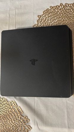 Play Station 4 Console
