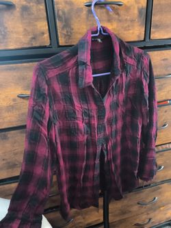 $6 EXPRESS BLOUSE SIZE MEDIUM
