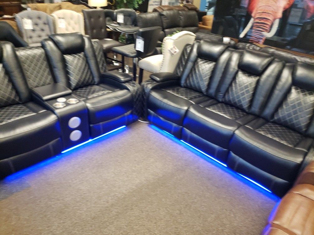 BEAUTIFUL SOFA AND LOVESEAT RECLINING