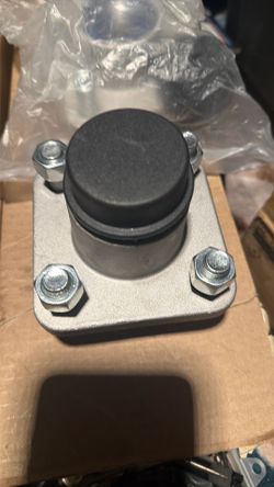 Golf cart front wheel hub
