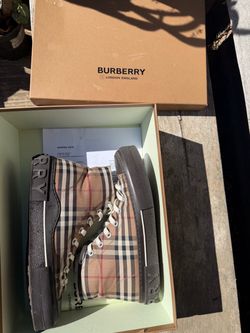 Burberry shoes size 10.5