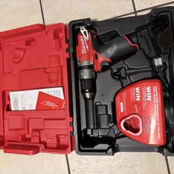 Milwaukee 2403-22 1/2"  Drill /driver kit