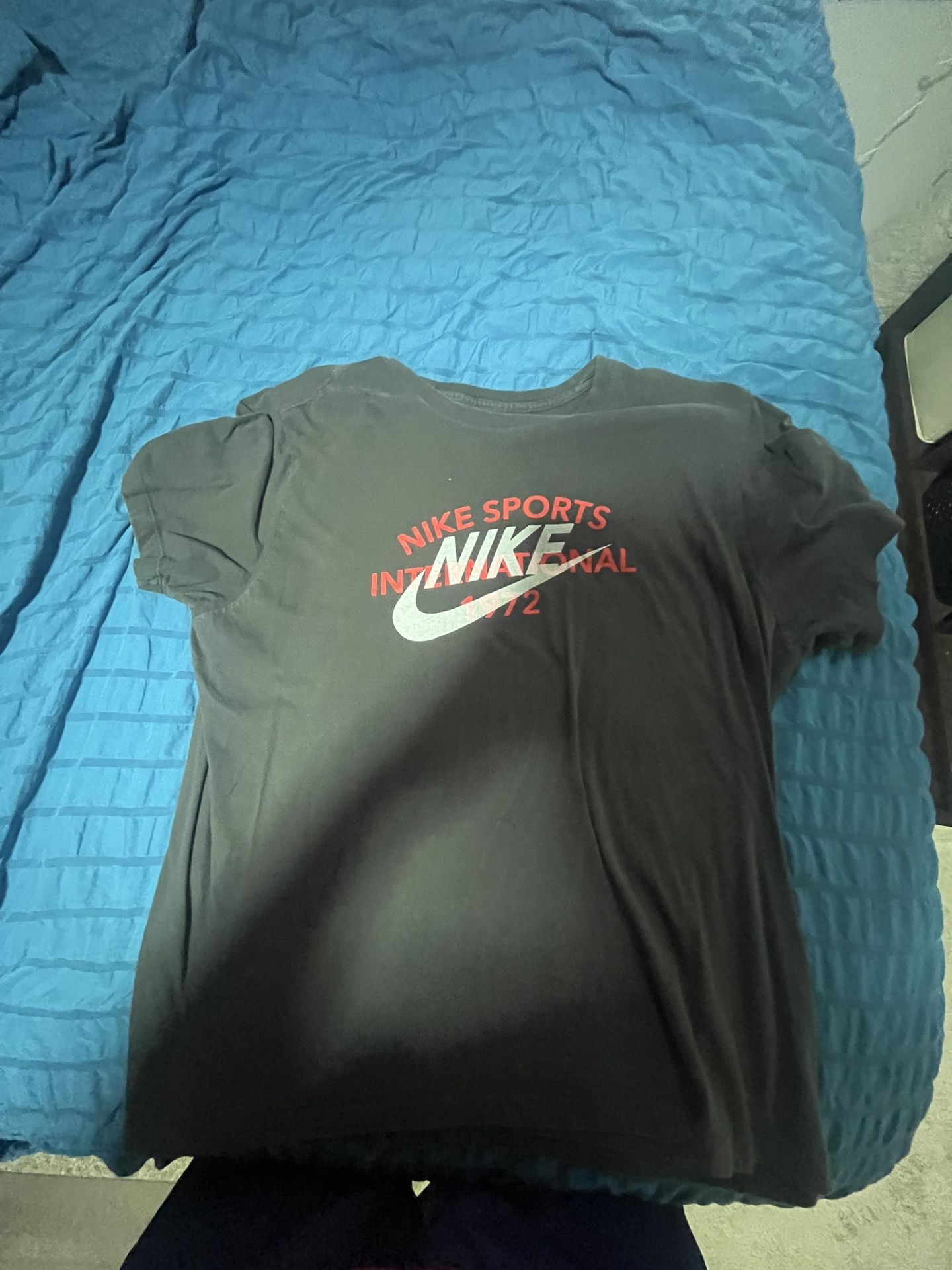 6 like new XL nike and underarmor t shirts