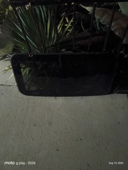 2006 Chevrolet Avalanche sunroof and back window