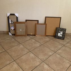 Picture Frames / Bulletin Boards $5