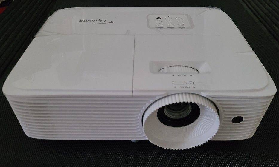 Optoma HD28HDR Home Theater Projecter With 92" Elite Pull Down Screen