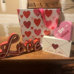 Romantic Gift Package, Valentines Day Decoration Set Up