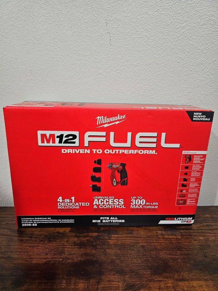 MILWAUKEE M12 FUEL INSTALLATION DRILL DRIVER KIT