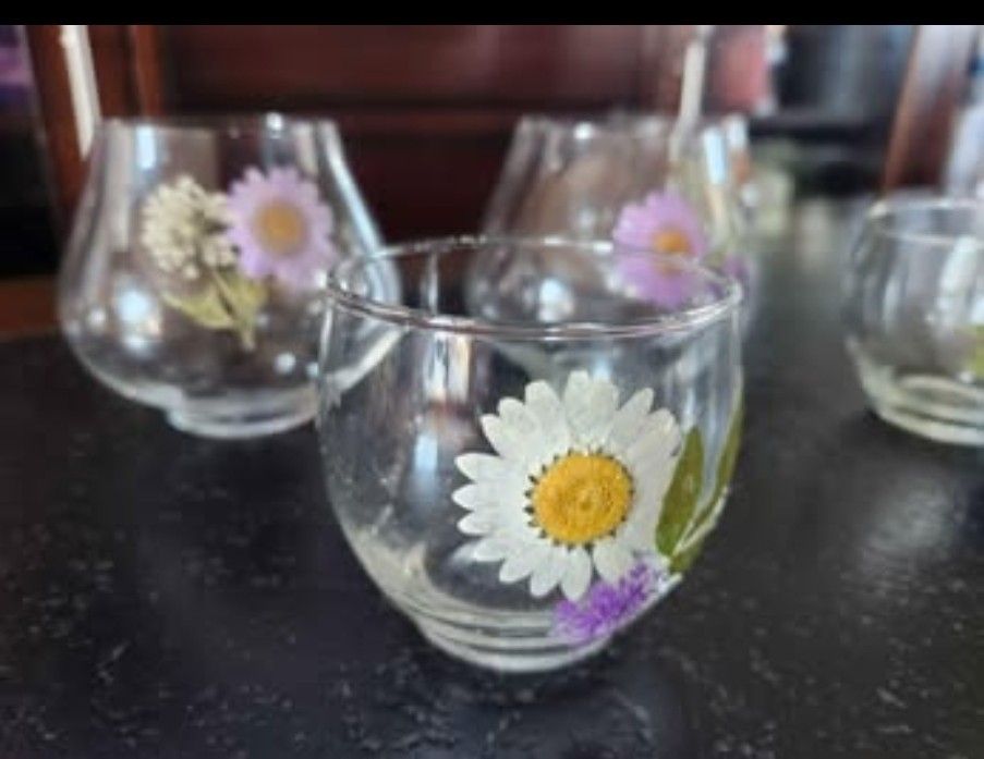 glass voltives and lavender runners