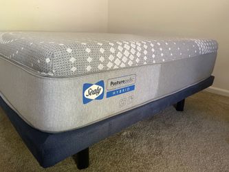 Sealy Posturepedic Hybrid Queen Mattress Like New