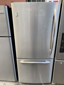 Nevera de 30” freezer abajo GE